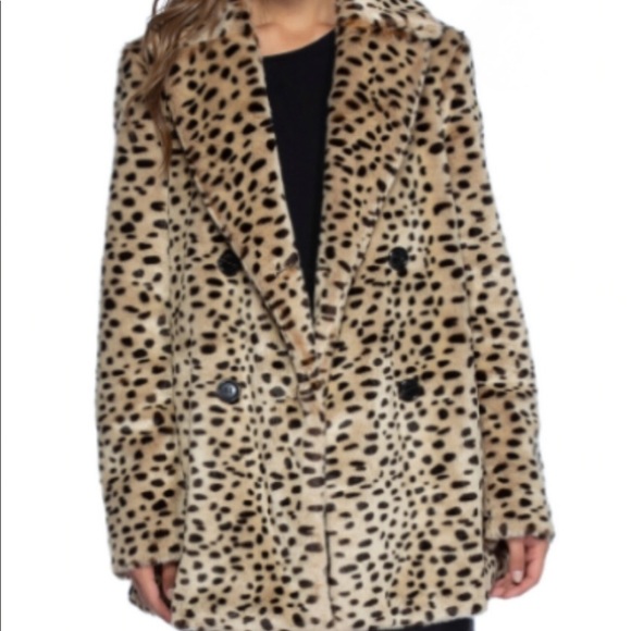 ♦️SOLD♦️Plush Leopard  Print Coat - Picture 2 of 3
